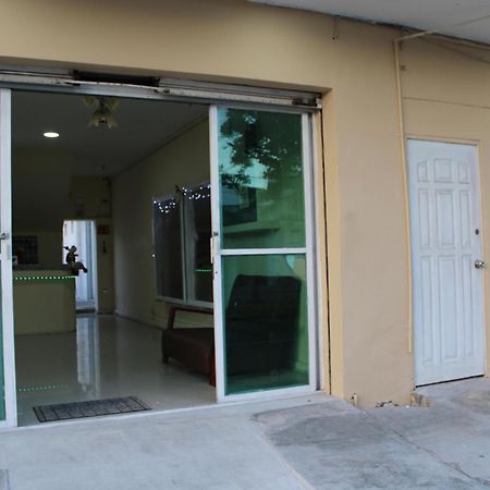 Oyo Hotel Colibri Chetumal Exterior photo